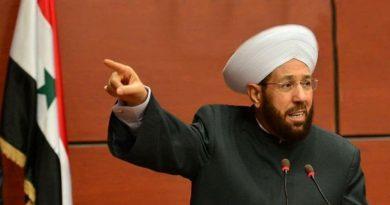 الأسد يلغي منصب المفتي.. هكذا تفاعل مغردون مع الإطاحة "بحسون"