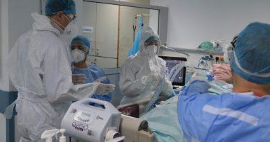 اليونان تسجل 4108 إصابة و76 حالة وفاة جديدة بكورونا