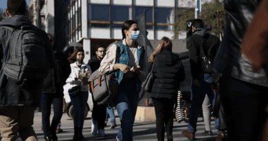 اليونان تسجل 6565 إصابة و 78 حالة وفاة جديدة بكورونا