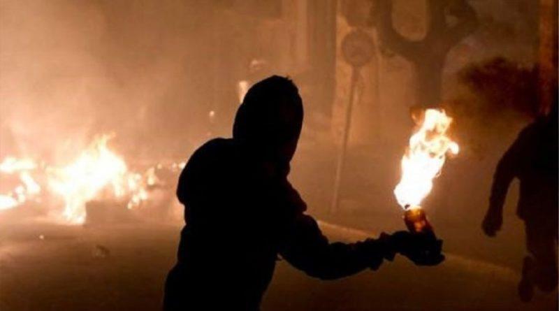 حيازة واستخدام زجاجات المولوتوف اصبحت جريمة يعاقب عليه بالسجن لمدة تصل إلى 10 سنوات