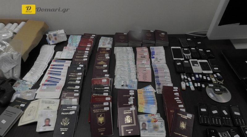 اعتقل أكثر من 30 شخصًا حتى الان من بينهم ضباط شرطة متورطين في شبكة لتزوير الوثائق