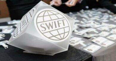 محافظ البنك المركزي في منطقة اليورو قال إن استبعاد روسيا من نظام سويفت SWIFT 'مسألة أيام'