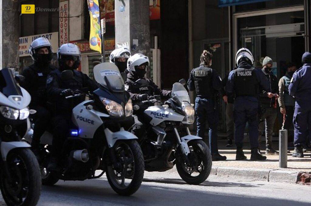 تستمر عمليات الشرطة اليونانية في وسط أثينا وساحة فيكتوريا ومحطة لاريسا لليوم الرابع مع اعتقال 51 شخصاً