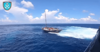 بالفيديو.. خفر السواحل اليوناني ينقذ 57 مهاجرا غرب كيفالونيا