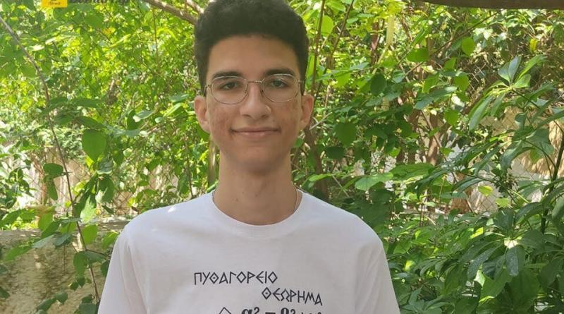 رئيس الوزراء اليوناني يهنئ لاجئ إيراني تفوق في اجتاز امتحانات القبول بالجامعة