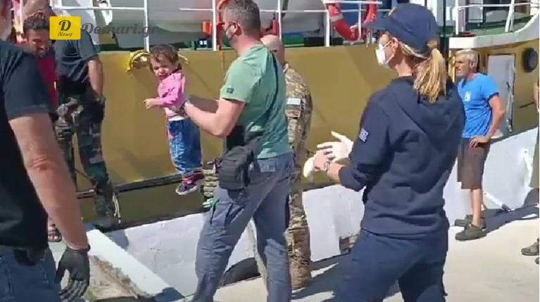 لحظة إنقاذ المهاجرين في كيفالونيا - تم تفادي مأساة بحرية جديدة - فيديو