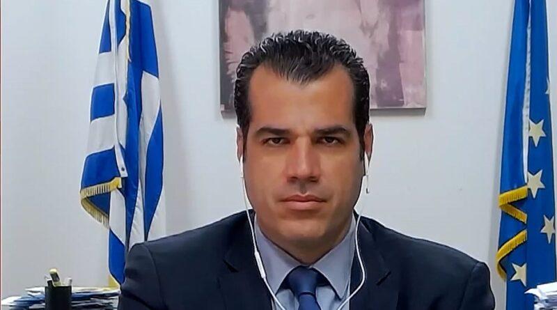 وزير الصحة اليوناني يتعرض لهجوم باللبن الزبادي