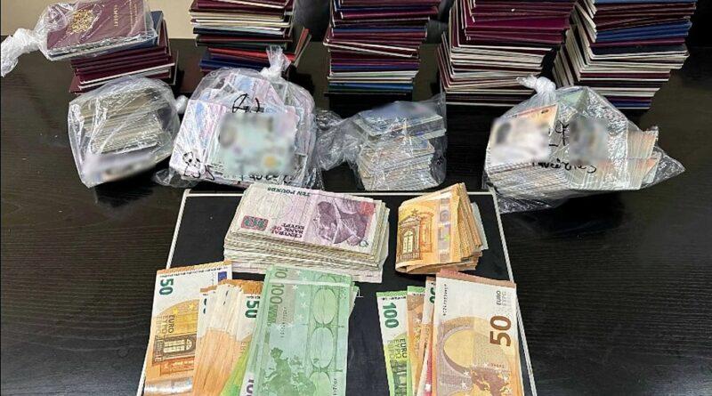الشرطة اليونانية تعتقل شخصين بتهمة تزوير وبيع وثائق سفر مزورة ومسروقة في كاليثيا وبلاتيا أمريكاس