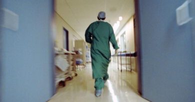 انهيار محتمل: استقالات أطباء اليونان تضع النظام الصحي في حالة تأهب