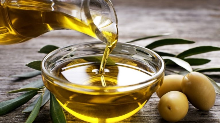 اليونان EFET تشدد الرقابة على زيت الزيتون وتحذر من الغش توصيات قبل شراء زيت الزيتون