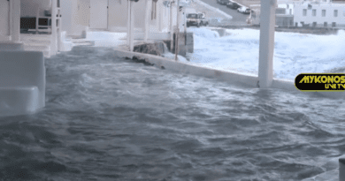 جزيرة ميكونوس تتحول إلى مسبح بسبب سوء الأحوال الجوية - فيديو