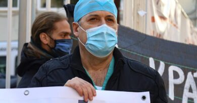 إضراب أطباء المستشفيات اليونانية صرخة من أجل تحسين الظروف العملية وتعزيز الرعاية الصحية العامة