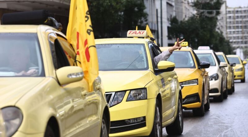 اليونان.. الإضراب العام لسائقي سيارات الأجرة صراع يتجدد لحقوق العمل والضرائب
