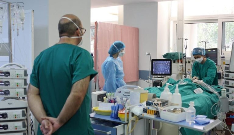 اليونان تقرير وبائي: ارتفاع مخيف في حالات الوفاة جراء كورونا والأنفلونزا