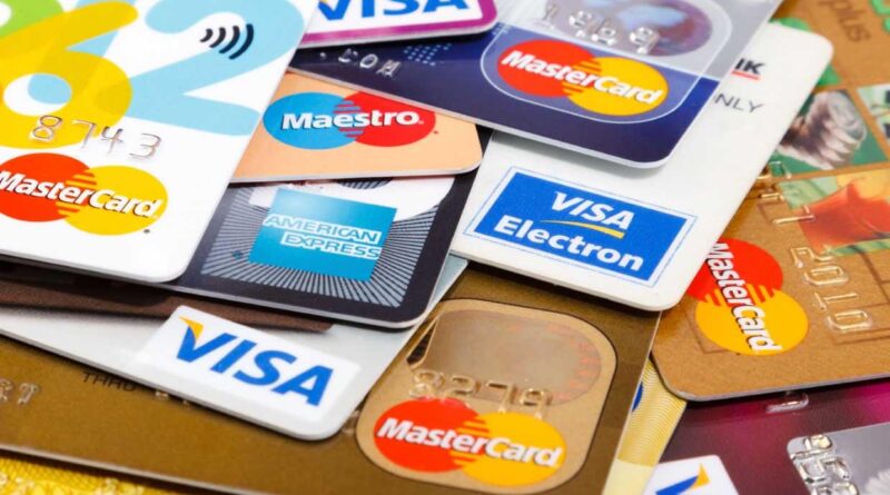 البنوك اليونانية تفرض رسوم شهرية على حسابات الودائع للأفراد