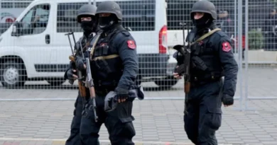الحدود ألبانيا: مقتل سبعة مهاجرين في حادث مروري أثناء محاولتهم الفرار من السلطات الألبانية 