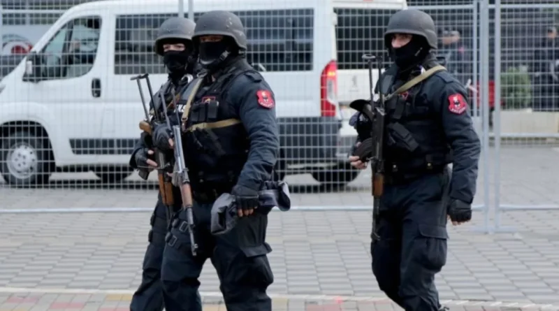 الحدود ألبانيا: مقتل سبعة مهاجرين في حادث مروري أثناء محاولتهم الفرار من السلطات الألبانية 