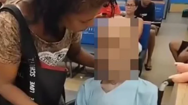 لا يصدق ذهبت إلى البنك مع عمها المتوفى لتطلب منه التوقيع على قرض باسمها (فيديو)