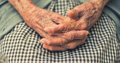 "احتيال بملايين اليوروهات: عاملة منزلية وزوجها يتورطان في سرقة ممتلكات سيدة مسنة في تسالونيكي"