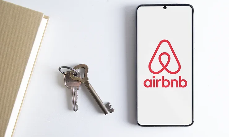 فاتورة هاتف بقيمة 3500 يورو ترعب أصحاب Airbnb: حيلة جديدة تتسبب في خسائر فادحة