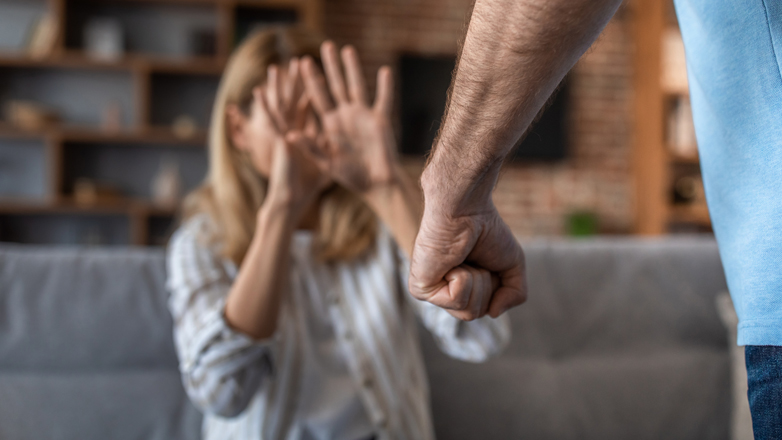 تسالونيكي: قضية عنف منزلي تثير الجدل