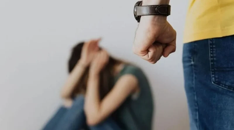 فتاة تبلغ 19 عاما تتعرض للضرب الوحشي على يد شريكها في خالكيدا
