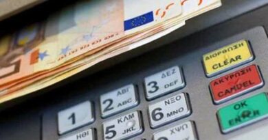 بنوك اليونان تعتزم فرض رسوم شهرية بدلا من الرسوم الفردية على المعاملات