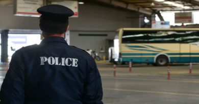 الشرطة اليونانية تلقي القبض على شخص حاول نقل هيروين بالحافلة بين المدن