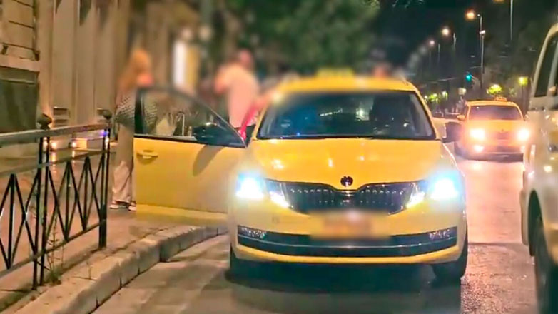 شجار بين سائق تاكسي وثلاثة سياح في أثينا بسبب عدم دفع الأجرة - شاهد الفيديو