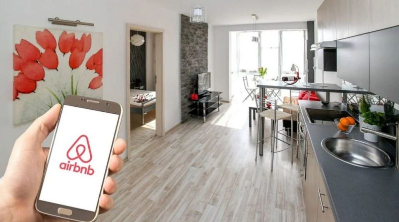 اليونان تحظر تأجير المساكن قصيرة الأجل Airbnb في وسط أثينا لمدة عام على الأقل في خطوة تهدف إلى تخفيف الضغط على السوق العقارية