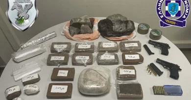 ضبط مسافر بمطار سانتوريني بحوزته 35 كيلوغراما من الحشيش واعتقال شريك له في الميناء