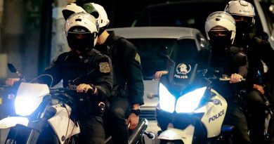 اكتشاف مستودع أسلحة هائل في أتيكا الغربية - مخزن يحتوي على متفجرات وذخائر وآلاف الطلقات