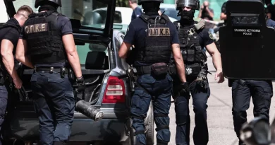 اعتقال مواطن تركي وسط أثينا Athens بحوزته أسلحة وتحقيقات تكشف صلة محتملة بالمافيا التركية