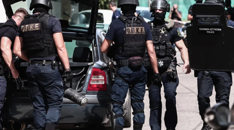 اعتقال مواطن تركي وسط أثينا Athens بحوزته أسلحة وتحقيقات تكشف صلة محتملة بالمافيا التركية