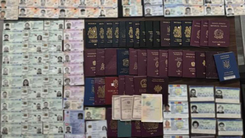 القبض على شاب بتهمة الاتجار بوثائق مزورة في أجيوس بانتيليمون