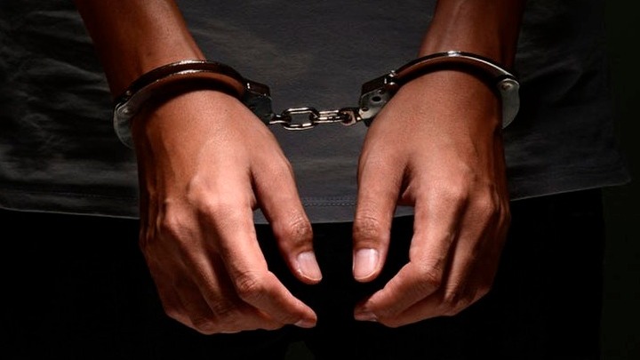 اليونان القبض على سائق حافلة في كاكافيا بتهمة تهريب مهاجرين غير شرعيين