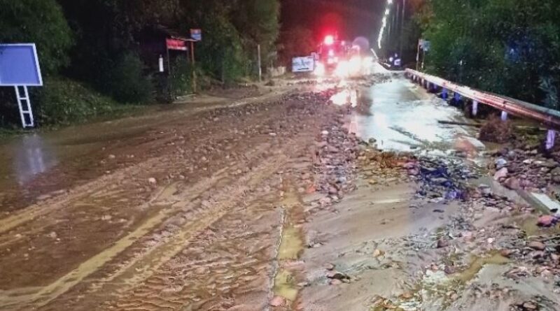 رودوس تحت حصار الأمطار الغزيرة: تحذيرات للسكان والطرق تغرق من جديد