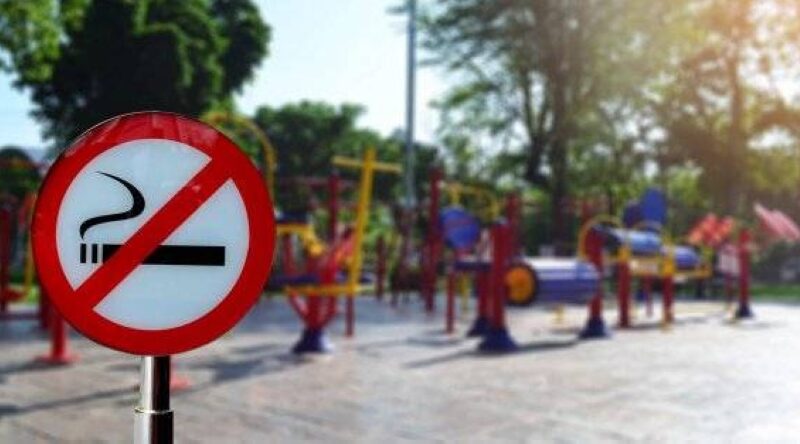 تستعد اليونان لتطبيق حظر التدخين في الأماكن المفتوحة لوائح جديدة لحماية الأطفال والشباب