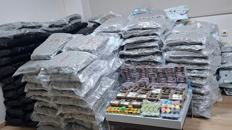 إيغومنيتسا ضبط 368 كيلوغراما من الحشيش داخل شاحنة يونانية