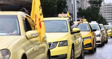 إضراب سائقي سيارات الأجرة في أتيكا يوم الخميس مسيرة احتجاجية إلى وزارة النقل