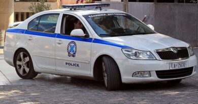 سائق مخمور يقود في الاتجاه المعاكس بجزيرة كريت لمدة ساعة - فيديو صادم