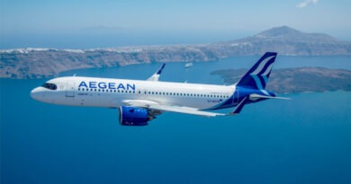 شركة AEGEAN تقدم تذكرة عودة مجانية إلى سانتوريني للمسافرين خلال الفترة المحددة