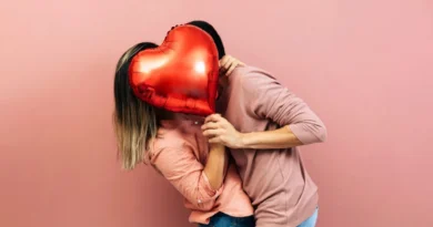 ارتفاع الطلب على الهدايا الرومانسية في اليونان بمناسبة عيد الحب