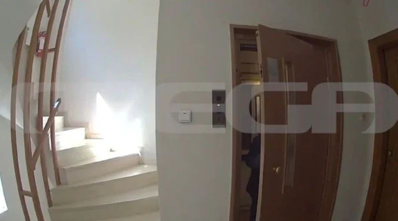 عصابة تتنكر في زي فنيين وتسرق مسنة في أثينا - فيديو