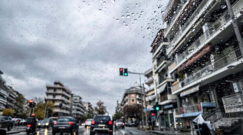 سوء الأحوال الجوية يجتاح اليونان: أمطار غزيرة تضرب معظم المناطق