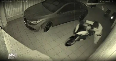 كاميرات ترصد سرقة دراجة نارية فاخرة من مرآب في بيريستيري خلال لحظات فيديو
