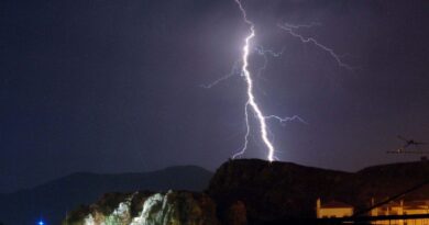توقعات weather في Greece عواصف رعدية وبرد تضرب Athens