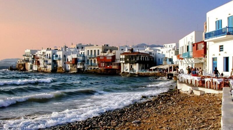 ارتفاع أسعار السياحة في الجزر اليونانية يدفع العائلات للتوجه نحو السفر الخارجي