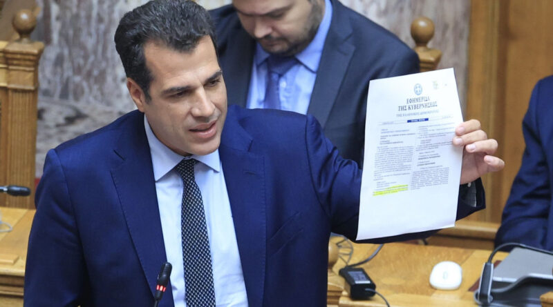 البرلمان اليوناني يعلق اللجوء لثلاثة أشهر وسط موجة هجرة غير مسبوقة
