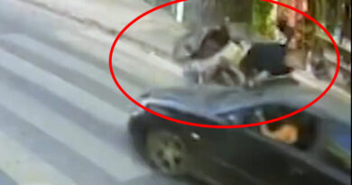 هيراكليون سائق سيارة متهور يصدم موزعا ويهرب بطريقة صادمة والكاميرا توثق اللحظة المرعبة